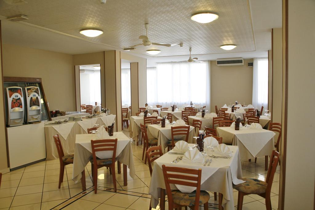 Hotel Primula Azzurra Cervia Exterior foto